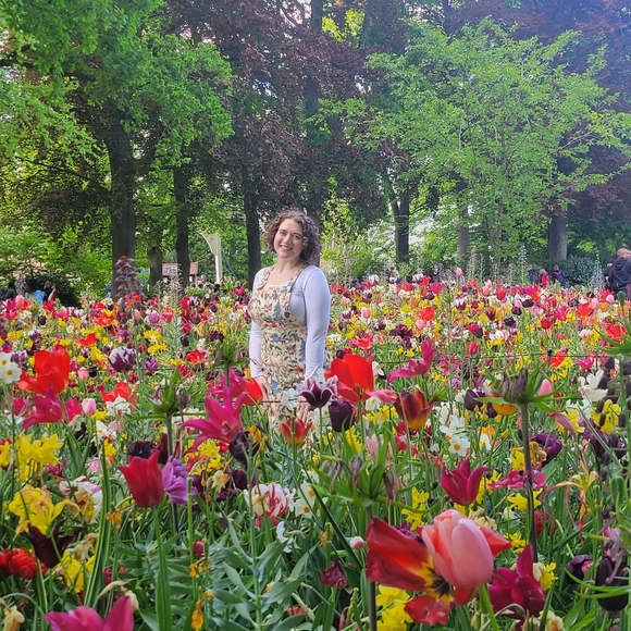 Meet your Posher, Kristen - Picture 2 of 2